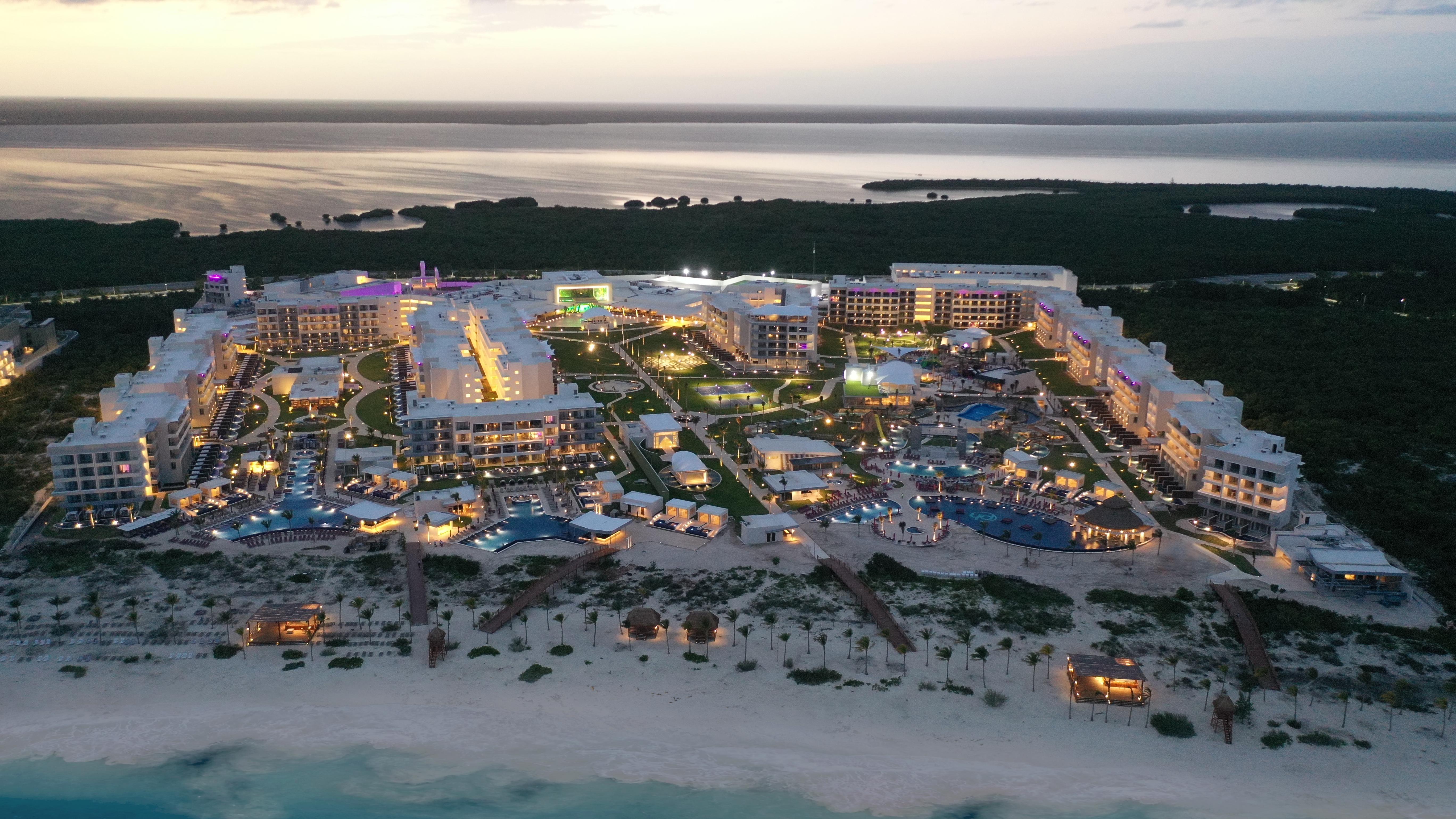 Planet Hollywood Cancun, An Autograph Collection All-Inclusive Resort (Adults Only) Exterior photo